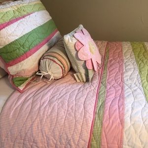 Pottery Barn Kids set: quilt, shams, bed skirt, et